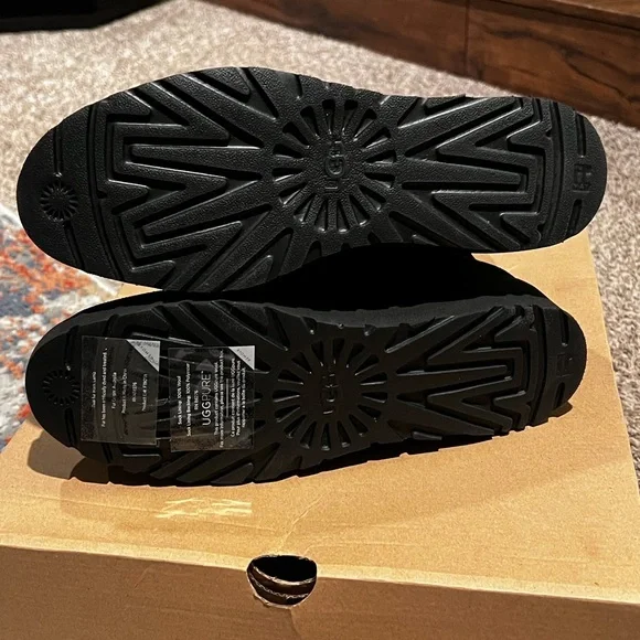 UGG Madison Boots in Black - Picture 6 of 13